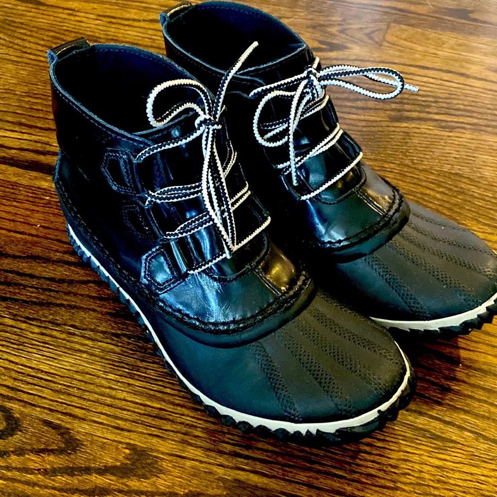 Sorel Out N’ About Black Patent Rain boots
